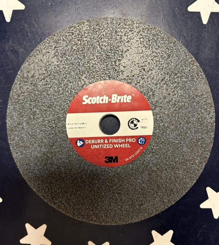 Scotch-Brite™ Roloc™ Deburr and Finish PRO TR Unitized Wheel, DP-UR, MED+, 3 in x 1/4 in x NH (7.62 cm x 0.64 cm x NH)