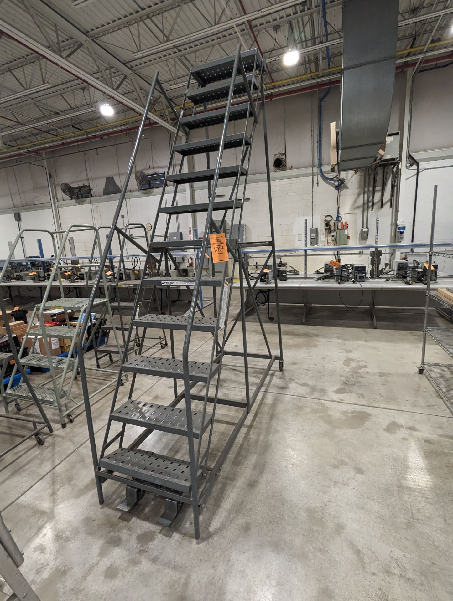 EGA Master FIBERGLASS SAFETY LADDER 2 X 8 RUNGS (MANUAL)