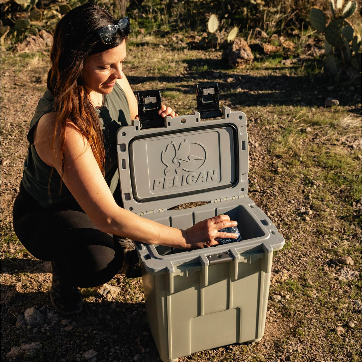 Elite Cooler 21.5 QT capacity for 15 cans or 19 lbs of ice with cup holders and tie downs. (Red/Blue-White)