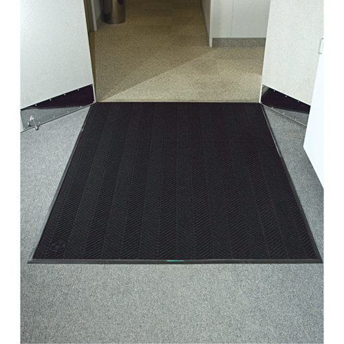 WaterHog® Max Herringbone Classic Mat, Wiper/Scraper, 4' x 8' x 3/8", Black Smoke