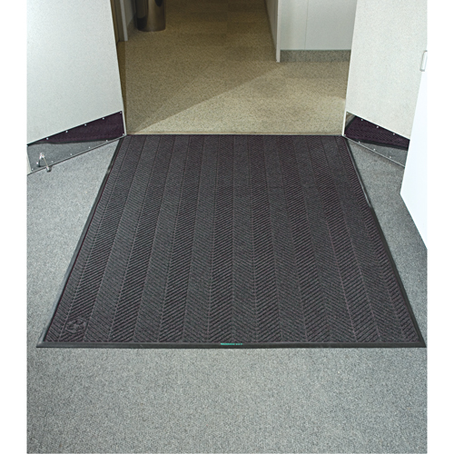 WaterHog® Max Herringbone Classic Mat, Wiper/Scraper, 4' x 8' x 3/8", Grey Ash