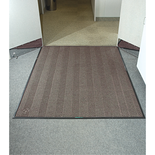 WaterHog® Max Herringbone Classic Mat, Wiper/Scraper, 4' x 6' x 3/8", Chestnut Brown