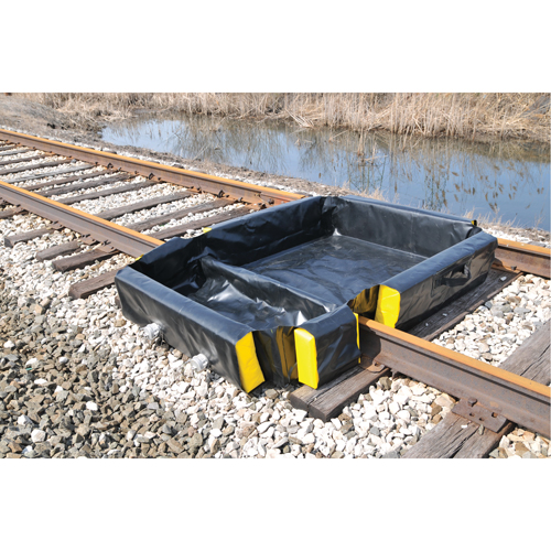 Stinger Railberm™, 120 US gal. Capacity, 6' W x 4' L x 12" H, Foam Wall